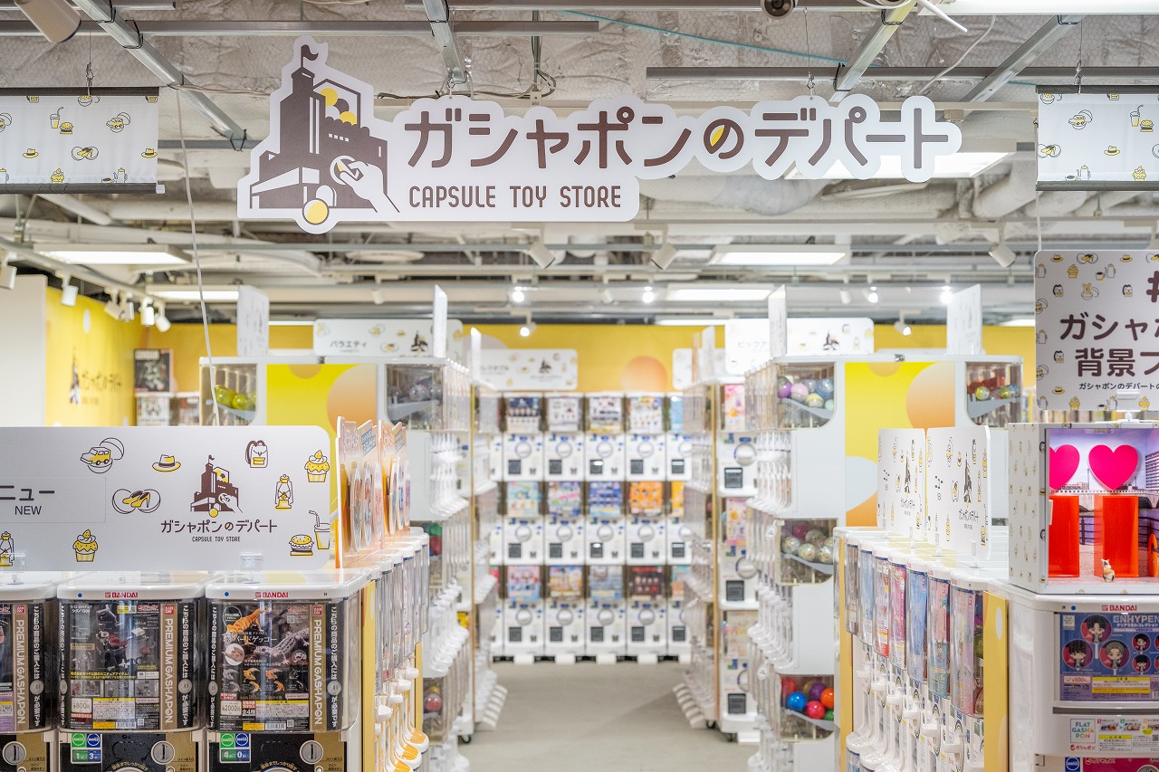 ガシャポンのデパート!?　カプセルトイの大型専門店がオープン！